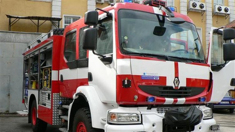 Опел с газова уредба изгоря заради късо съединение