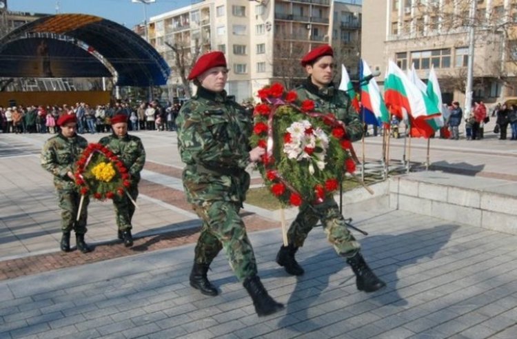 Шествие със знамена и концерт на площада за 3 март в Хасково