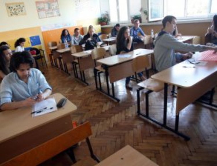 Готвят трудови договори за ученици  