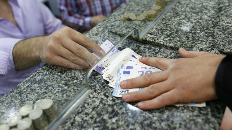 Трудът на мъжете остава по-добре заплатен