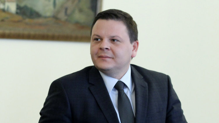 Служебният министър спира концесията на летище "София"