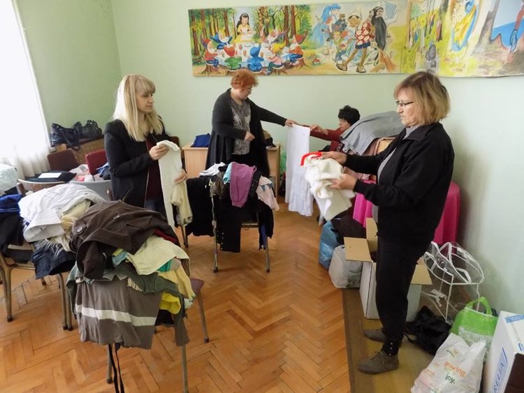 21 семейства зарадваха жените от клуб "Веселие"