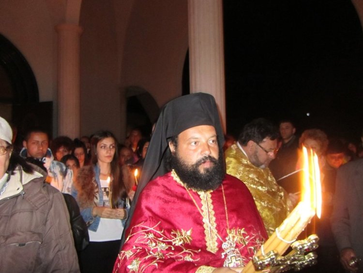 Благодатният огън ще пристигне в Смолян след 22.30 часа, празничното Пасхално богослужение започва в 23.30 часа 