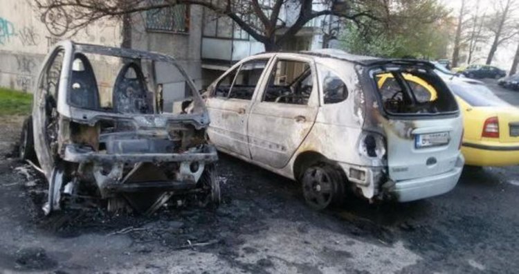 Запален Smart във Варна опожари още 4 автомобила