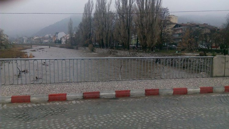 Внимание! Жълт и оранжев код за валежи в цялата страна
