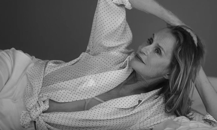 73-годишна позира в секси фотосесия на Calvin Klein (видео) 