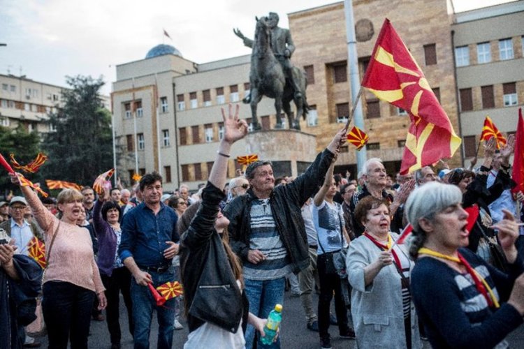 Намериха бомба в македонския парламент