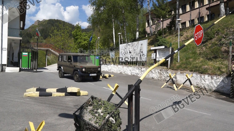 Цял камион с дарения откараха военните на старите хора във Фатово