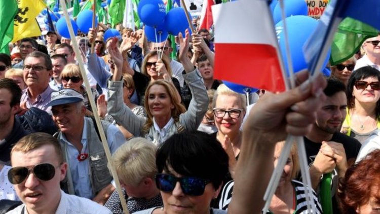 Голям протест в Полша срещу правителството
