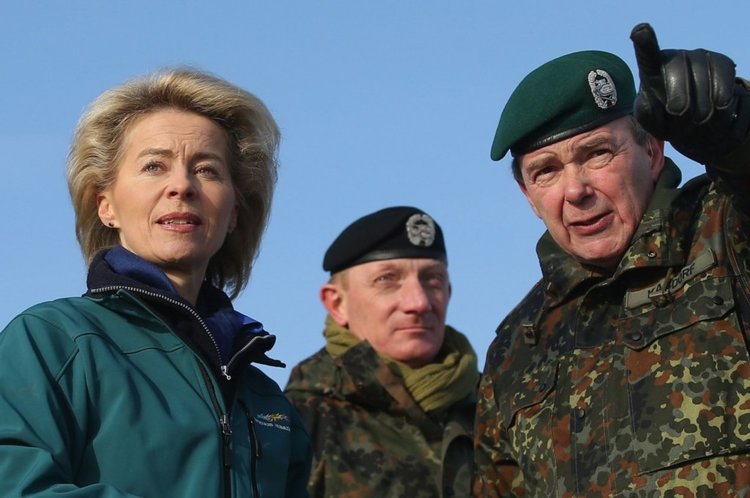 Германия инспектира всичките си казарми за нацистки символи