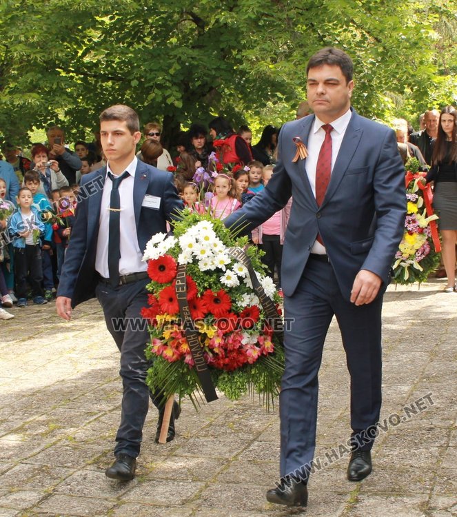 Единадесетокласник управлява Община Димитровград днес