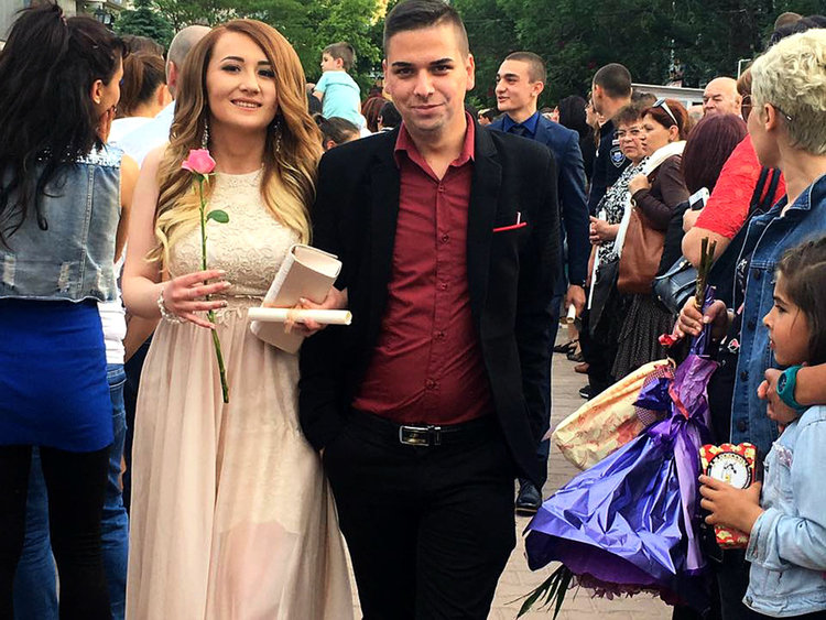 Асеновград пожела попътен вятър на завършващите СУ "Св. Княз Борис I" (Снимки)