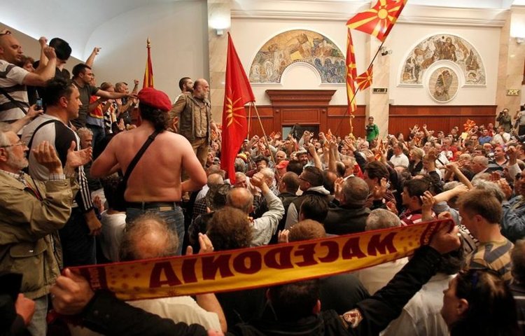 Македония изгони сръбски агент заради погрома в парламента