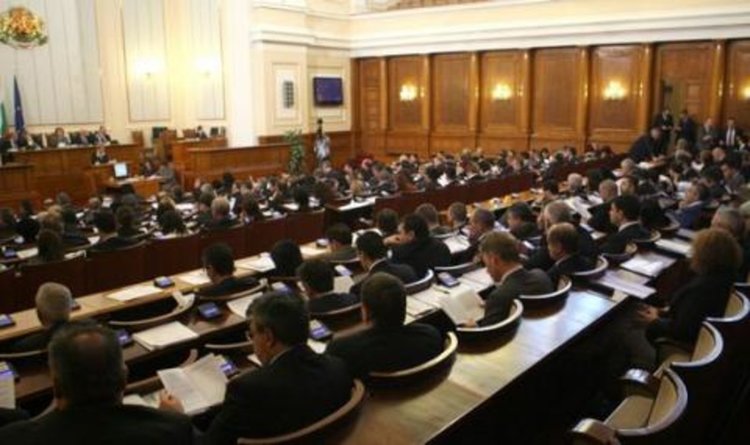 В парламента се "хванаха за гушите", ВОЛЯ напусна