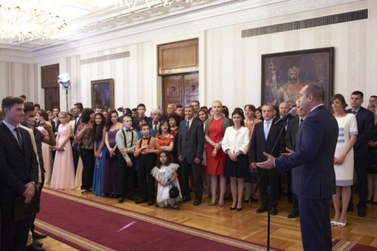 На бал ... при президента! 124 младежи на "Дондуков" 2