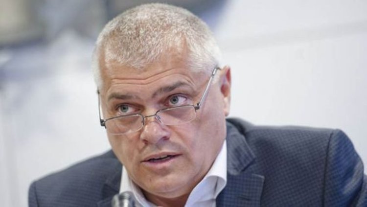 Човекът, заплашвал Радев и Нинова с SMS-и, е освободен