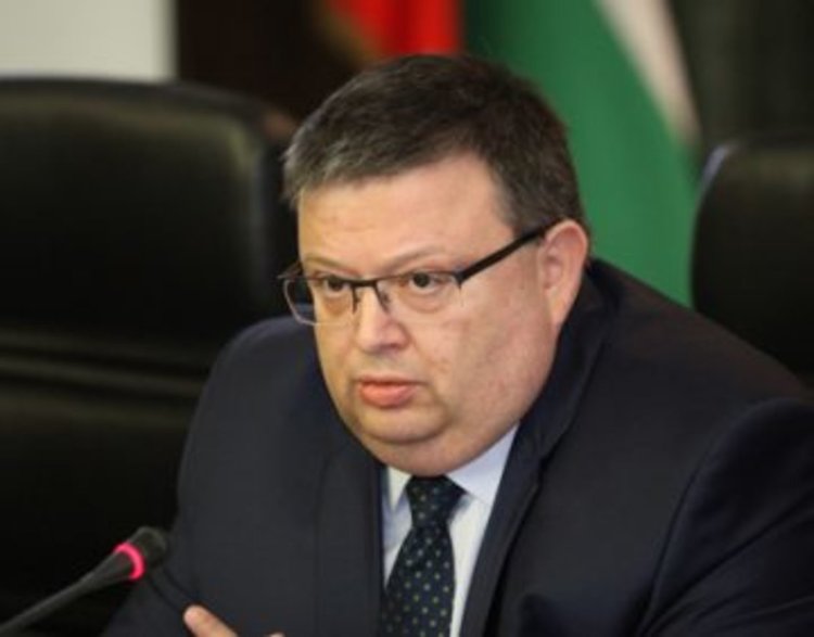 Цацаров поиска имунитета на депутат, обвиняем за подкуп