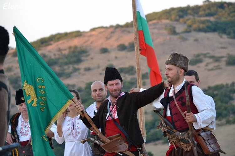 Хайдушка възстановка в чест на Ангел Войвода организират край връх Драгойна