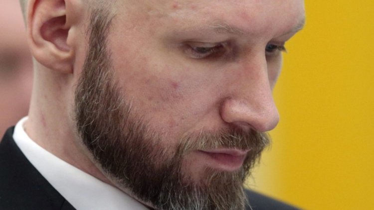 Норвежкият масов убиец Андерш Брайвик вече е Фьотолф Хансен