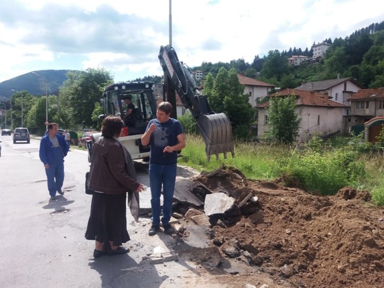 Започнаха ремонтните дейности на ул. „Наталия” в Райково