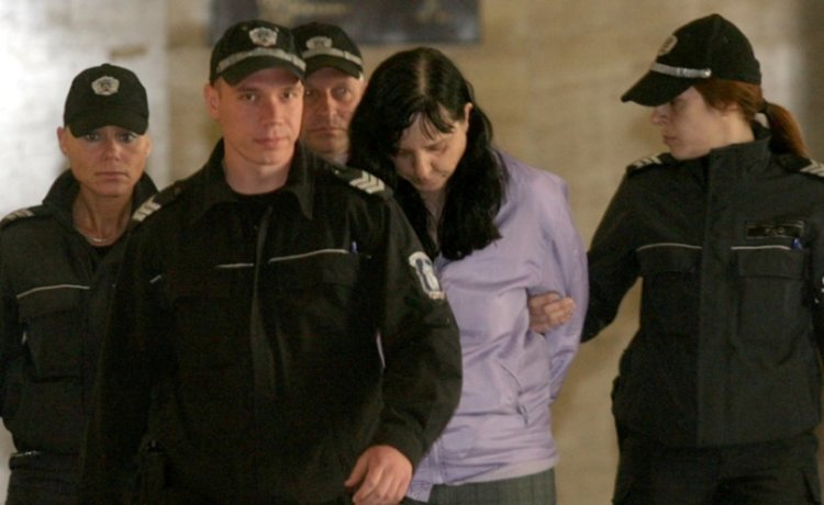 Отложиха делото срещу акушерката заради лошо време и празници