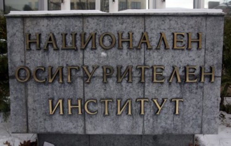 Средният осигурителен доход за април е 825,92 лв. 