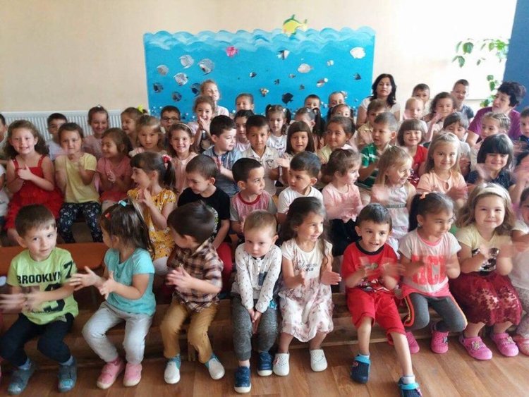 Децата от „Щастливо детство" в Джебел посрещнаха с радостни възгласи  доброволците  на БМЧК
