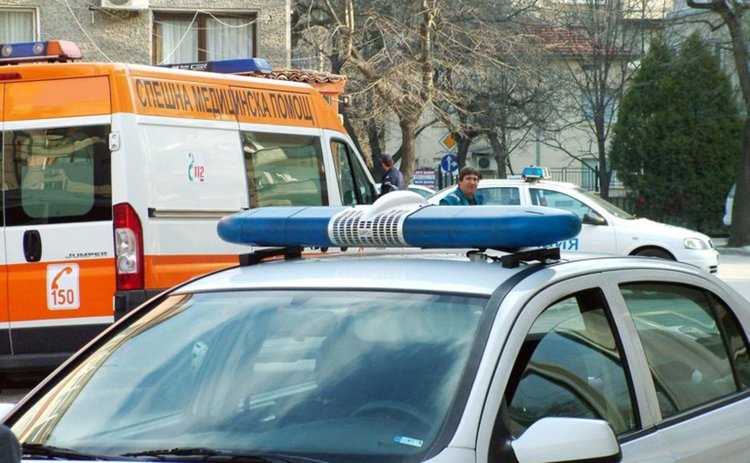 17-годишен ученик нападна, удря и рита учителка