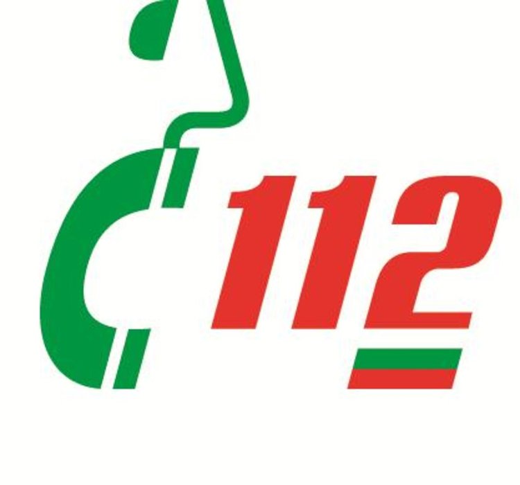 Служител на телефон 112: Има случаи, в които хора чакат по 5 минути за връзка