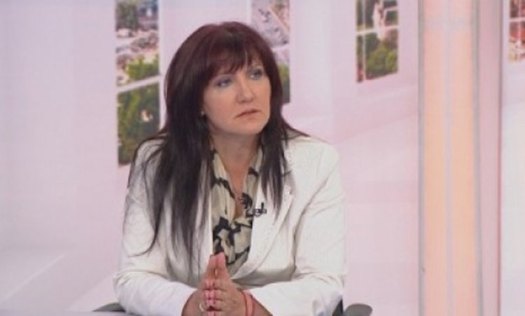 Караянчева: БСП ни залива с оплаквания и грозни критики