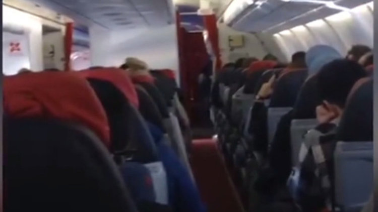 Ужас вър въздуха: Техническа „турбуленция” люля самолет цели два часа