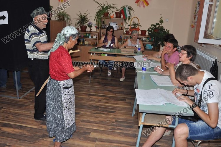 Половината от избирателите в Ябълково гласуваха до обяд