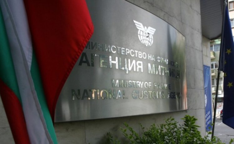 Адвокат и митничар изпадат от мечтите на българина. Преглед на печата