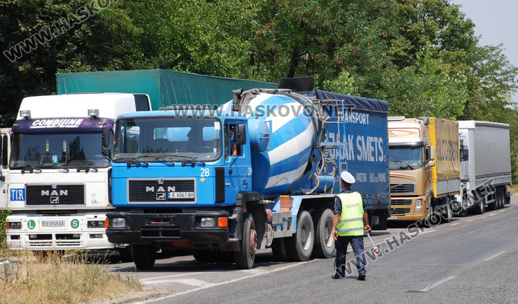 Спират тировете над 12 тона по магистралата от Свиленград