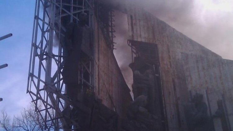 Охраната: Атакуваха паметника пред НДК и преди пожара