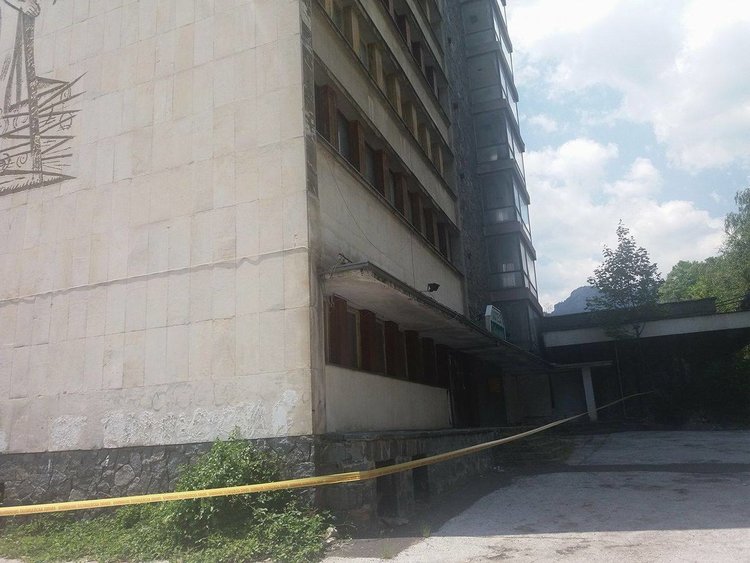 За две седмици сградата на бившия хотел „Соколица” да бъде възстановена разпореди община Смолян