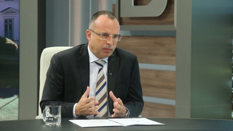 МЗХ търси вариант да спре продажбата на земеделска земя на чужденци