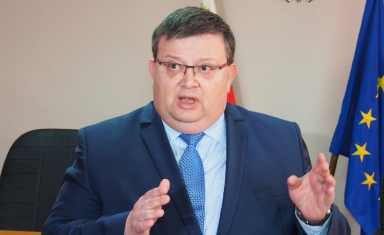 Цацаров поиска имунитета на депутат от ГЕРБ