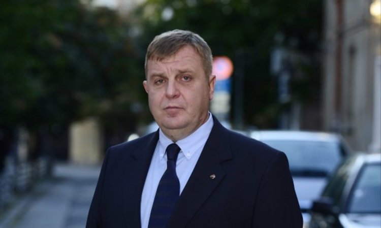 Каракачанов: Армията ни може да изпълнява задачите си