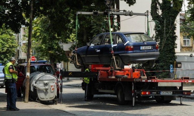 Вдигането на кола с "паяк" – незаконно, нарушава права 
