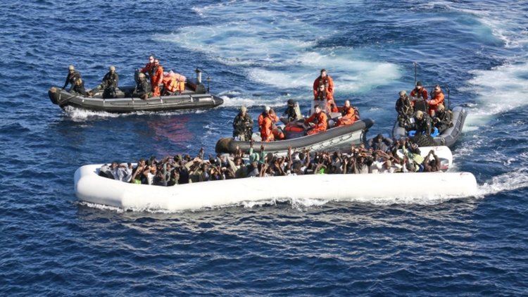 13 мигранти загинаха в гумена лодка в Средиземно море