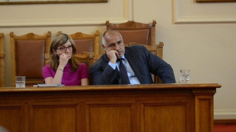Всички 206 депутати в залата бяха ”за” договора с Македония