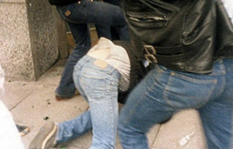  Побойници задържани в кауша,трима млатят кърджалиец
