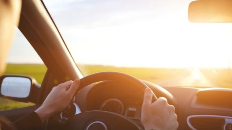 Двегодишно дете почина, оставено да спи в колата при 30 градуса