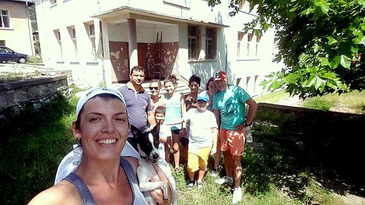 Млада българка оживява сградата на училището в Хвойна с архитектурна експозиция и фолклор