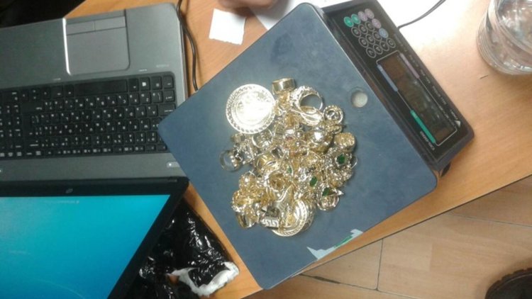 На Лесово арестуваха килограм контрабандно злато