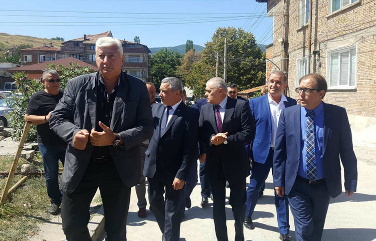 Министър Радев в Асеновград: Доволни ли сте, че има приемна? Аз не съм. Тук трябваше да има детска площадка