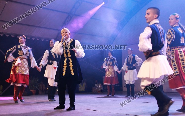 Певицата Николина Чакърдъкова зарадва димитровградчани с концерт