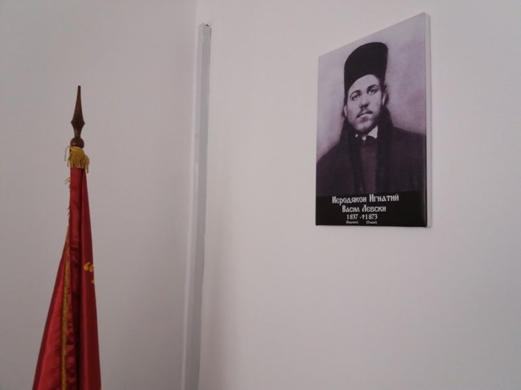 Всяко училище получава дар "Дяконската снимка" на Левски