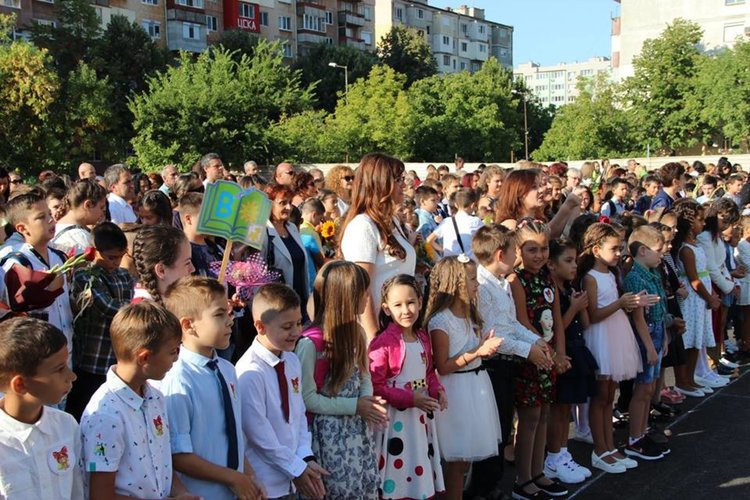 Най-много първокласници в Димитровград посрещна ОУ „Алеко Константинов“
